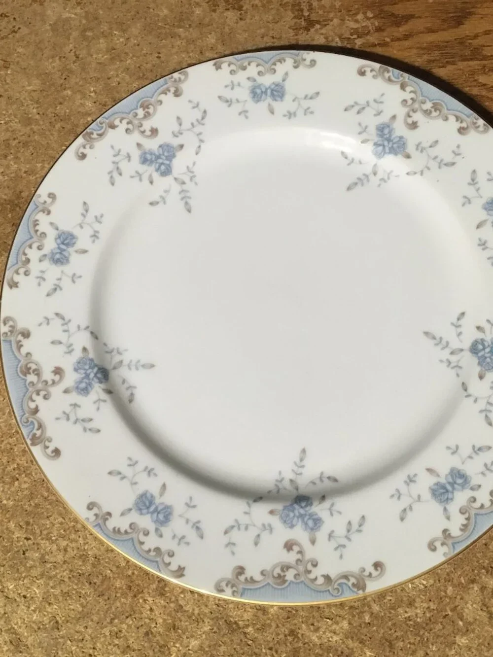SET OF 8 FLORAL PATTERN PLATES KELTCRAFT 9178 LILING ROYAL SWIRL